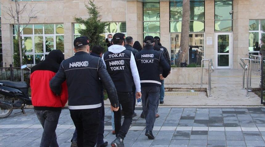 4 ilde sokak satıcılarına y&ouml;nelik operasyon: 7 tutuklama
