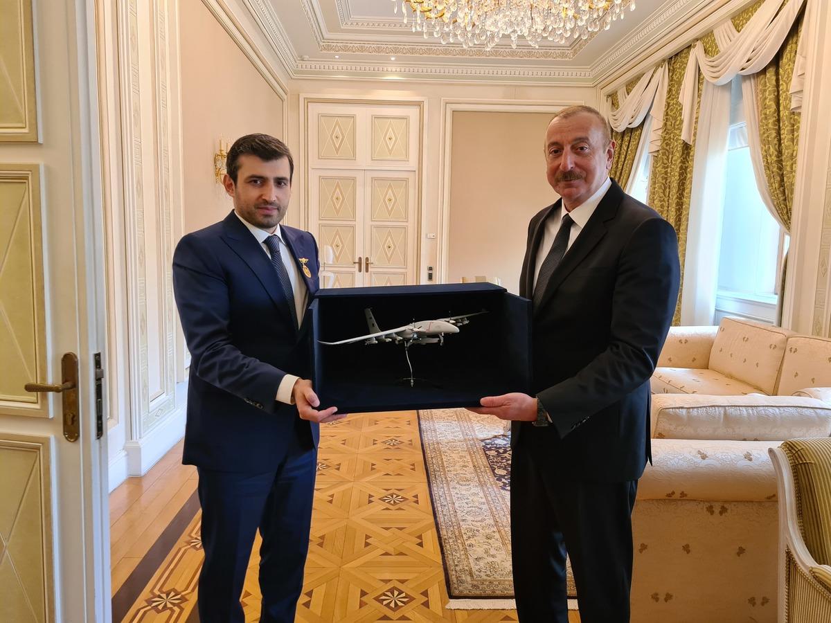 Aliyev'den Sel&ccedil;uk Bayraktar'a madalya!