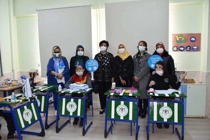 Konya protokolü eşlerinden özel öğrencilere ziyaret G3