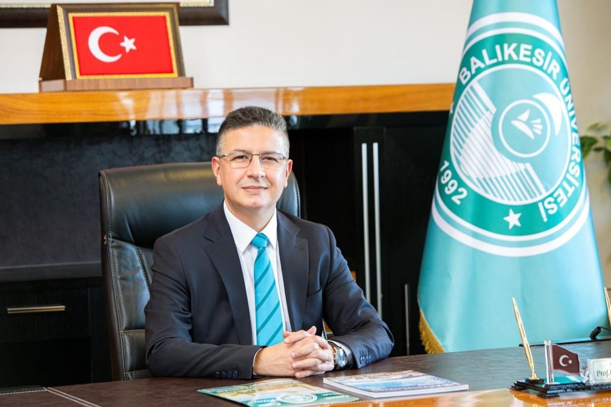 Yurt inşaatı alanında kalan ağa&ccedil;lar yeni yerine dikiliyor