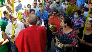 Rahip, cemaatten maskelerini çıkarmalarını istedi!