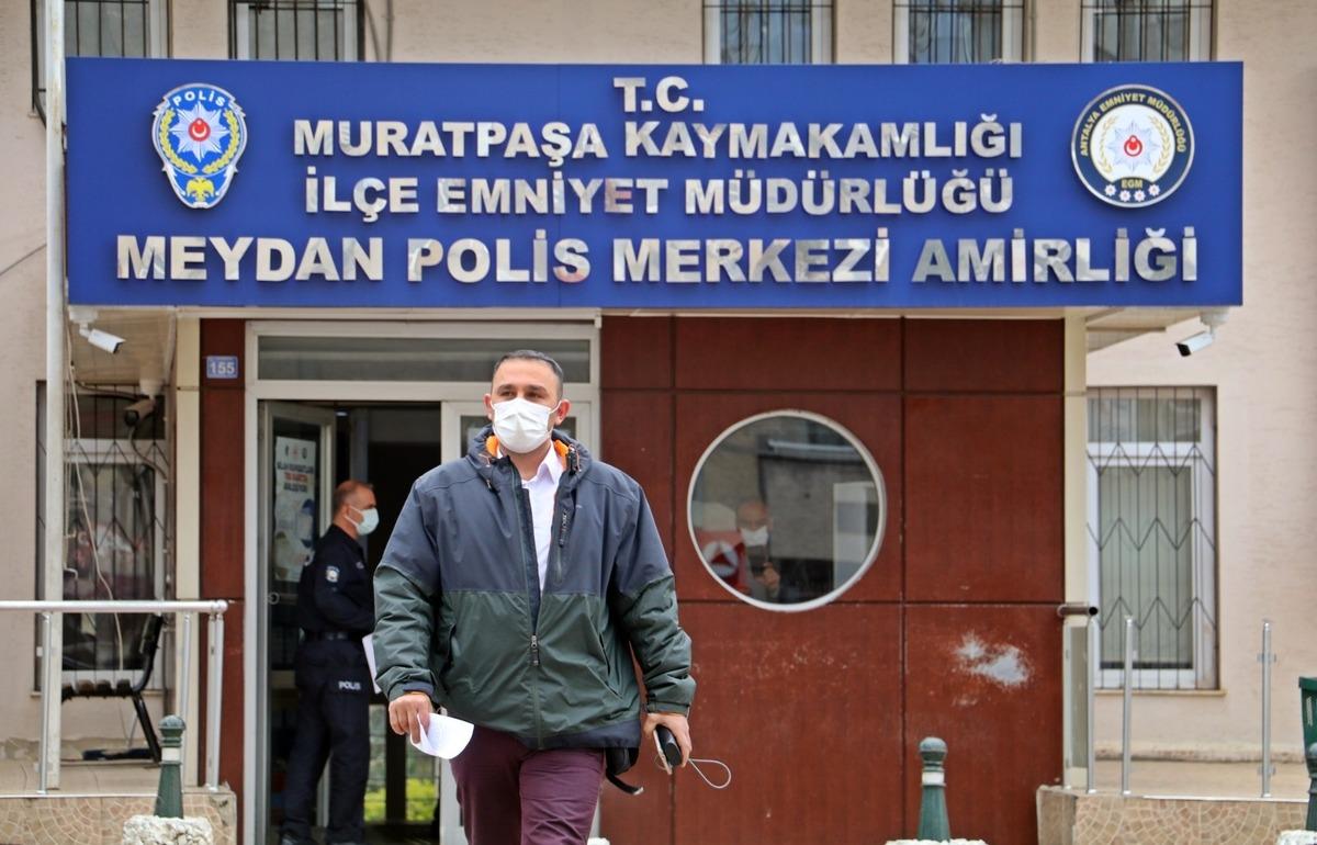 Sokak ortasında dayak yiyen kadını kurtarmak i&ccedil;in hayatını hi&ccedil;e saydı