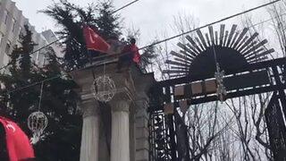 Galatasaray Lisesi'nde intihar girişimi: Yardım istemiyorum, iş istiyorum!