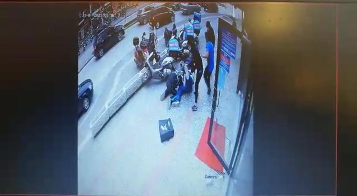 Eski iş arkadaşı tarafından bı&ccedil;aklandı
