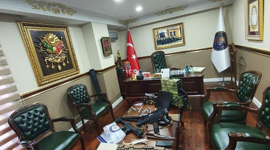 Kendilerini devlet adamı olarak tanıtan su&ccedil; &ouml;rg&uuml;t&uuml;ne yapılan operasyonda 7 kişiye g&ouml;zaltı
