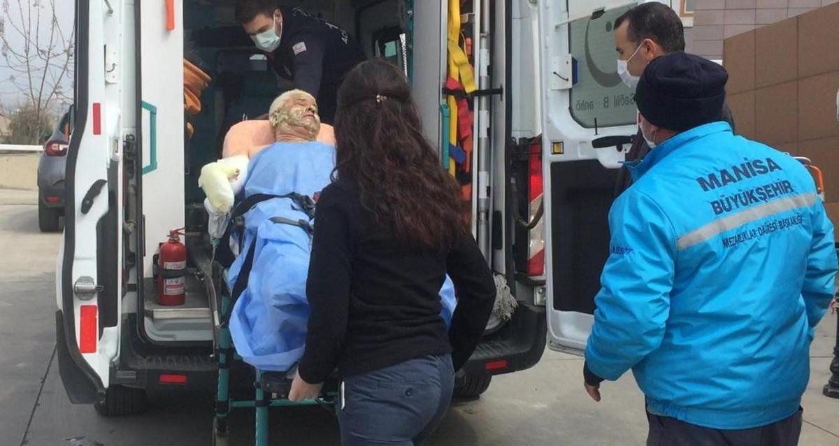 &Uuml;st&uuml;ne oturduğu tiner tenekesi patladı, alevler i&ccedil;inde kaldı