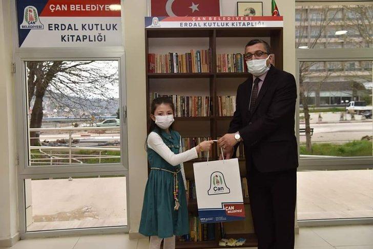 Başkan Öz’den kitap okuyanlara hediye takdimi G3