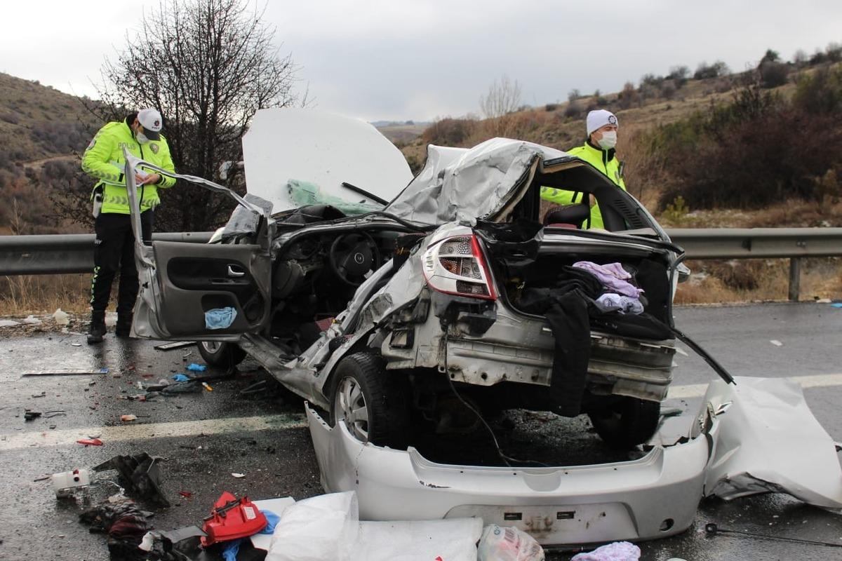 Ankara&rsquo;da kaza: 4 &ouml;l&uuml; 5 yaralı