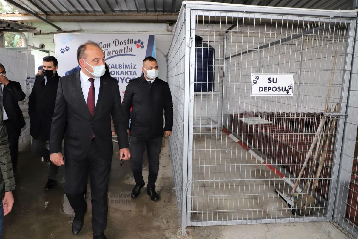 Başkan Akın: "Kapımızın &ouml;n&uuml;ne bir kap yemek ve su koymayı unutmayalım"