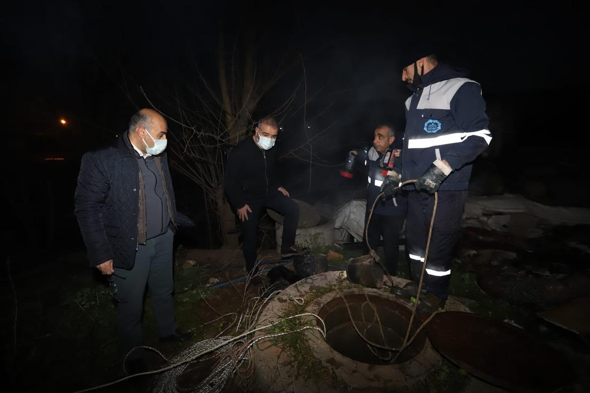 Kanalizasyon şebekesinden 2 ton &ccedil;&ouml;p &ccedil;ıkarıldı