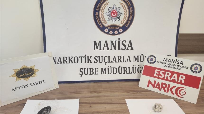 Manisa'da durdurulan araçta uyuşturucuyla yakalanan 2 kişi tutuklandı