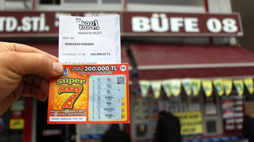 20 TL'ye aldığı 4 tane kazı-kazandan 200 bin TL kazandı