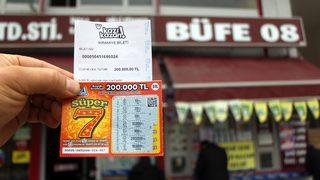 20 TL'ye aldığı 4 tane kazı-kazandan 200 bin TL kazandı