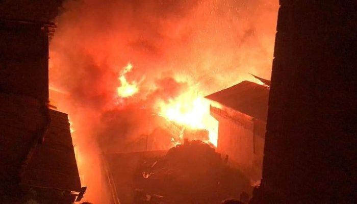 Artvin’in Ortaköy köyünde yangın çıktı