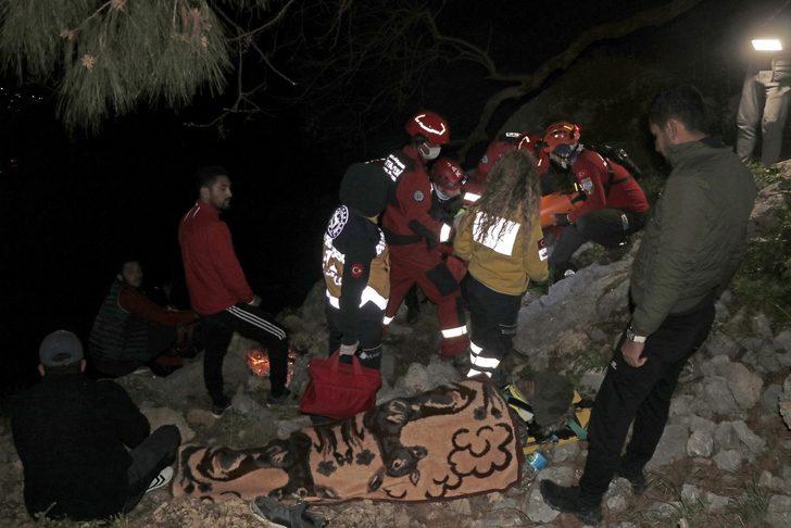 Kayalıklardan düşen şahıs 4 saat süren çalışma ile kurtarıldı G4