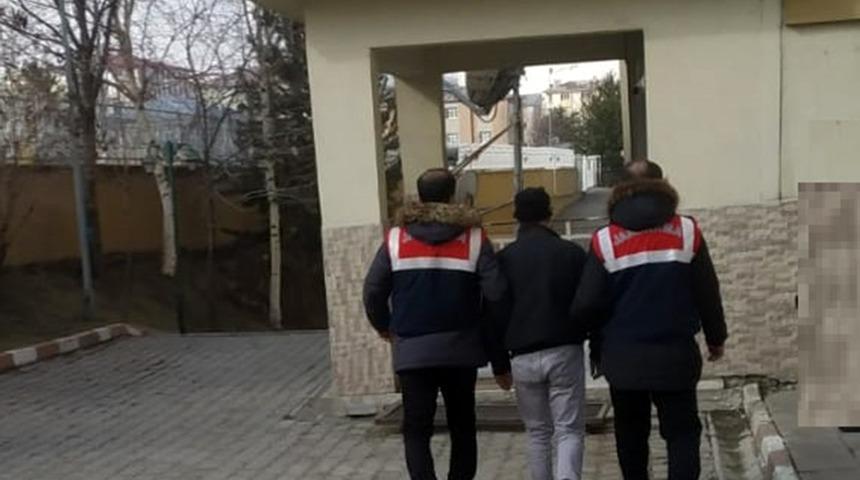 Cumhurbaşkanına hakarete ve ter&ouml;r &ouml;rg&uuml;t&uuml; propagandasına g&ouml;zaltı
