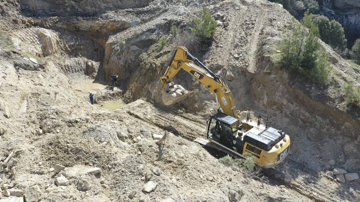 ASKİ ekiplerini &ccedil;alışmalarını aralıksız s&uuml;rd&uuml;r&uuml;yor