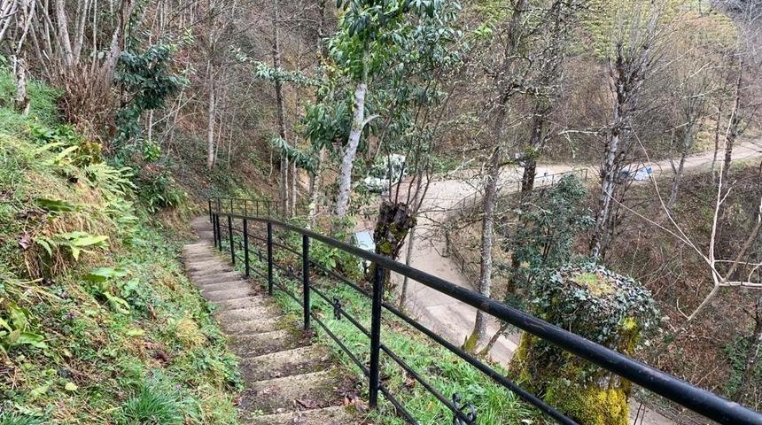 Rize'de bir garip yol sorunu: Yaşlılar sırtlarda taşınıyor