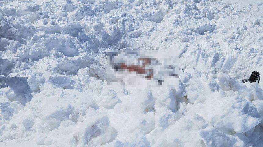 İran sınırında erkek cesedi bulundu