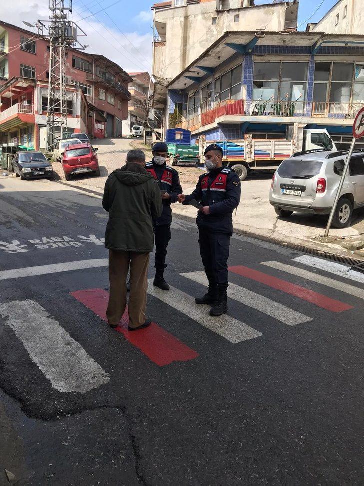 Jandarma, sürücüleri hem uyarıyor hem bilgilendiriyor G3