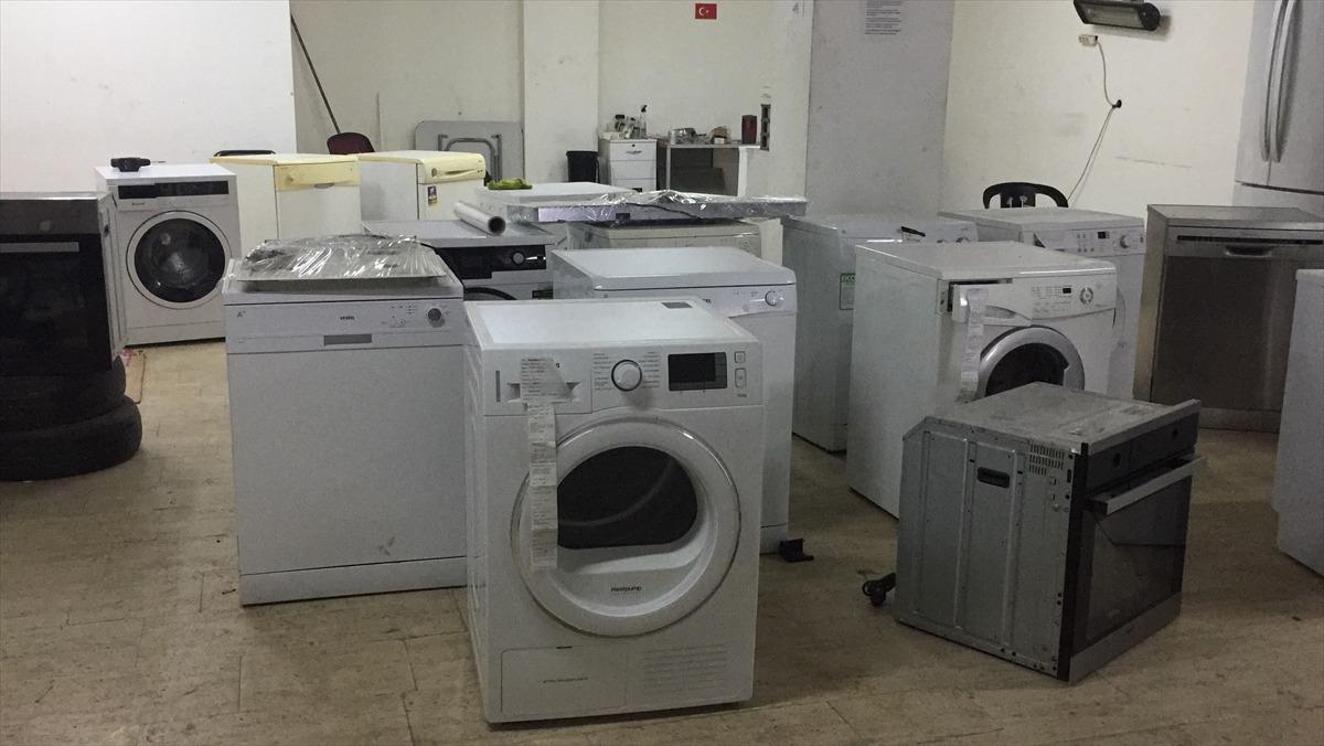 Kocaeli merkezli 6 ilde beyaz eşya dolandırıcılığı yaptıkları iddiasıyla g&ouml;zaltına alınan 45 zanlı adliyede