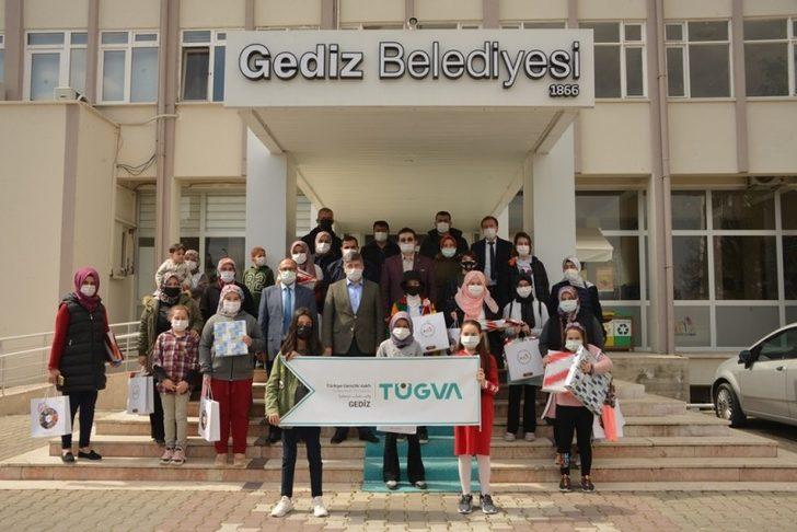 Başkan Akçadurak, dereceye giren öğrencilerle bir araya geldi G3