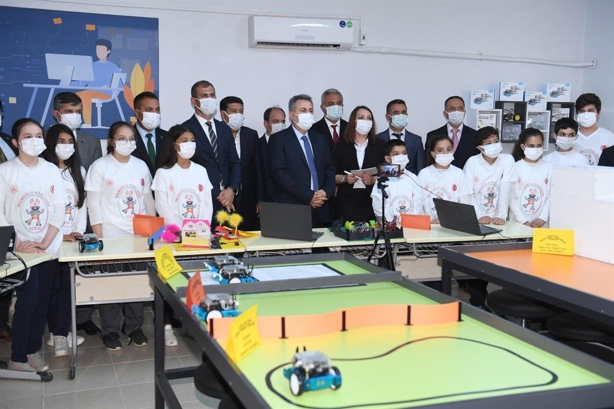 İmamoğlu&rsquo;nda robotik kodlama sınıfı a&ccedil;ıldı