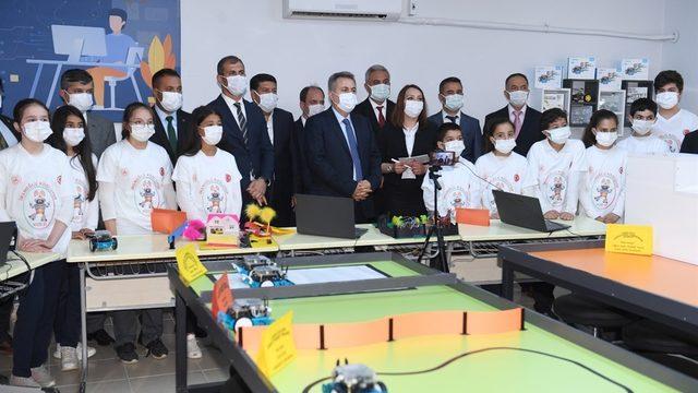 İmamoğlu’nda robotik kodlama sınıfı açıldı