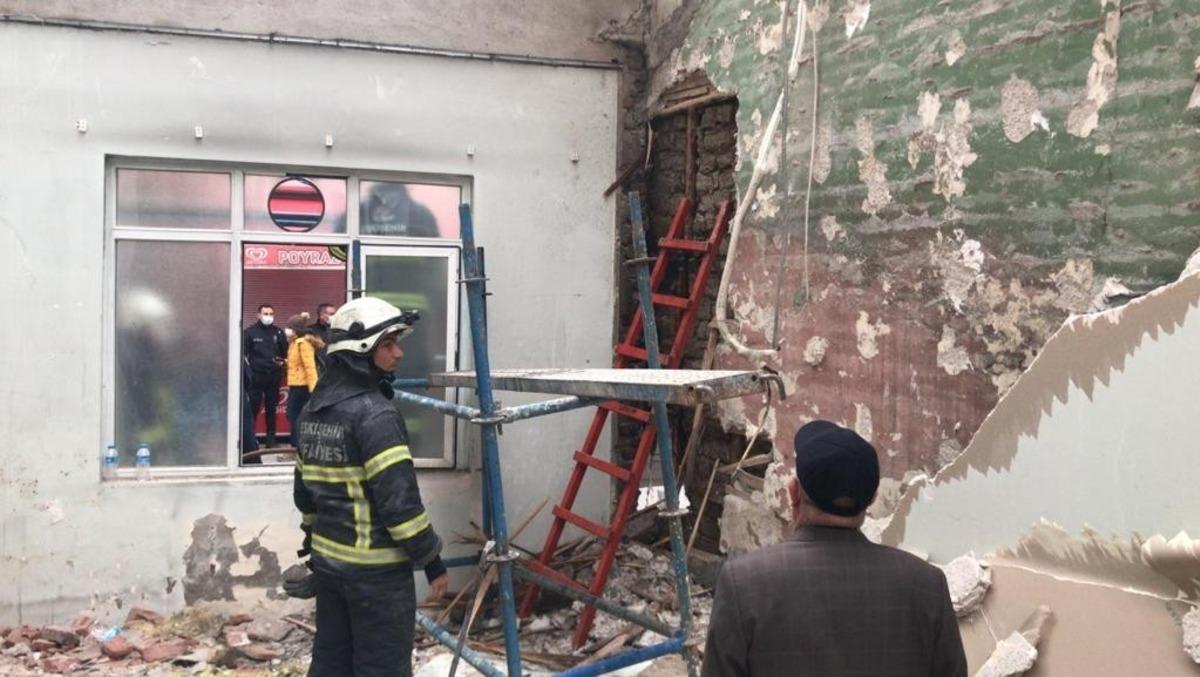 132 yıllık camide korkutan yangın
