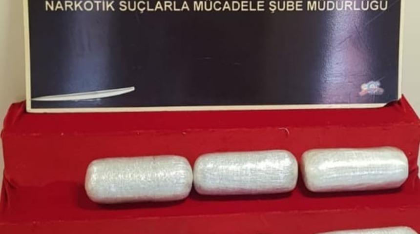 TEM&rsquo;de 8 kilo 300 gram esrarla yakalanan 2 kişiden 1&rsquo;i tutuklandı