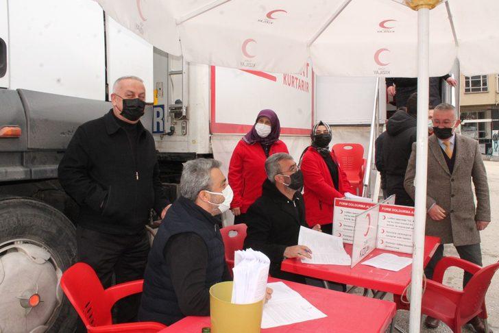 Tosya’da eğitimcilerden Kızılay’a destek G3