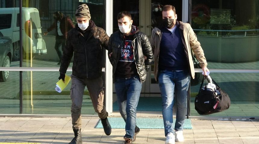 5 lira i&ccedil;in bı&ccedil;akladı, 2 yıl 9 ay 10 g&uuml;n hapis cezası aldı