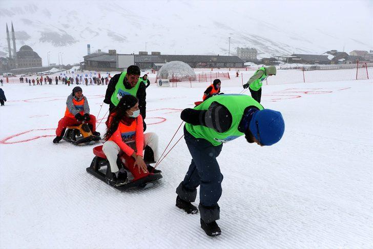 Erciyes'te "Artık çekilmez oldun" sloganıyla eşler arası kızak yarışması yapıldı G4