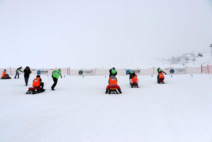 Erciyes'te "Artık çekilmez oldun" sloganıyla eşler arası kızak yarışması yapıldı G5