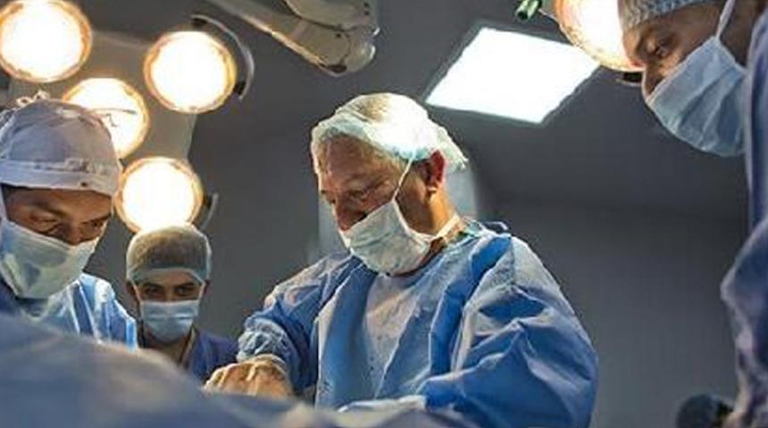 Dünyada bir ilk! 3 penisle doğdu