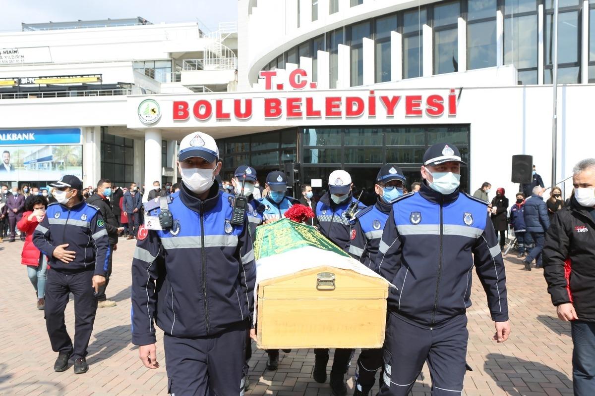 G&ouml;revi başında kalp krizi ge&ccedil;iren belediye &ccedil;alışanı defnedildi