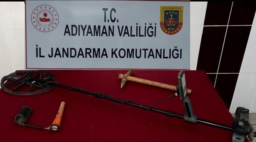 Besni’de kaçak kazı yapanlara suçüstü