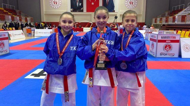Karate Şampiyonası’ndan Türkiye derecesi ile döndüler