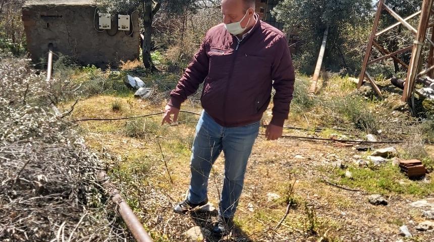 &Ccedil;ift&ccedil;inin sulama borularını &ccedil;aldılar