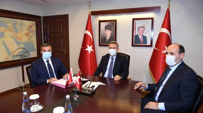 Y&uuml;reğir&rsquo;de 100 bin tıbbi ve aromatik bitki toprakla buluşuyor