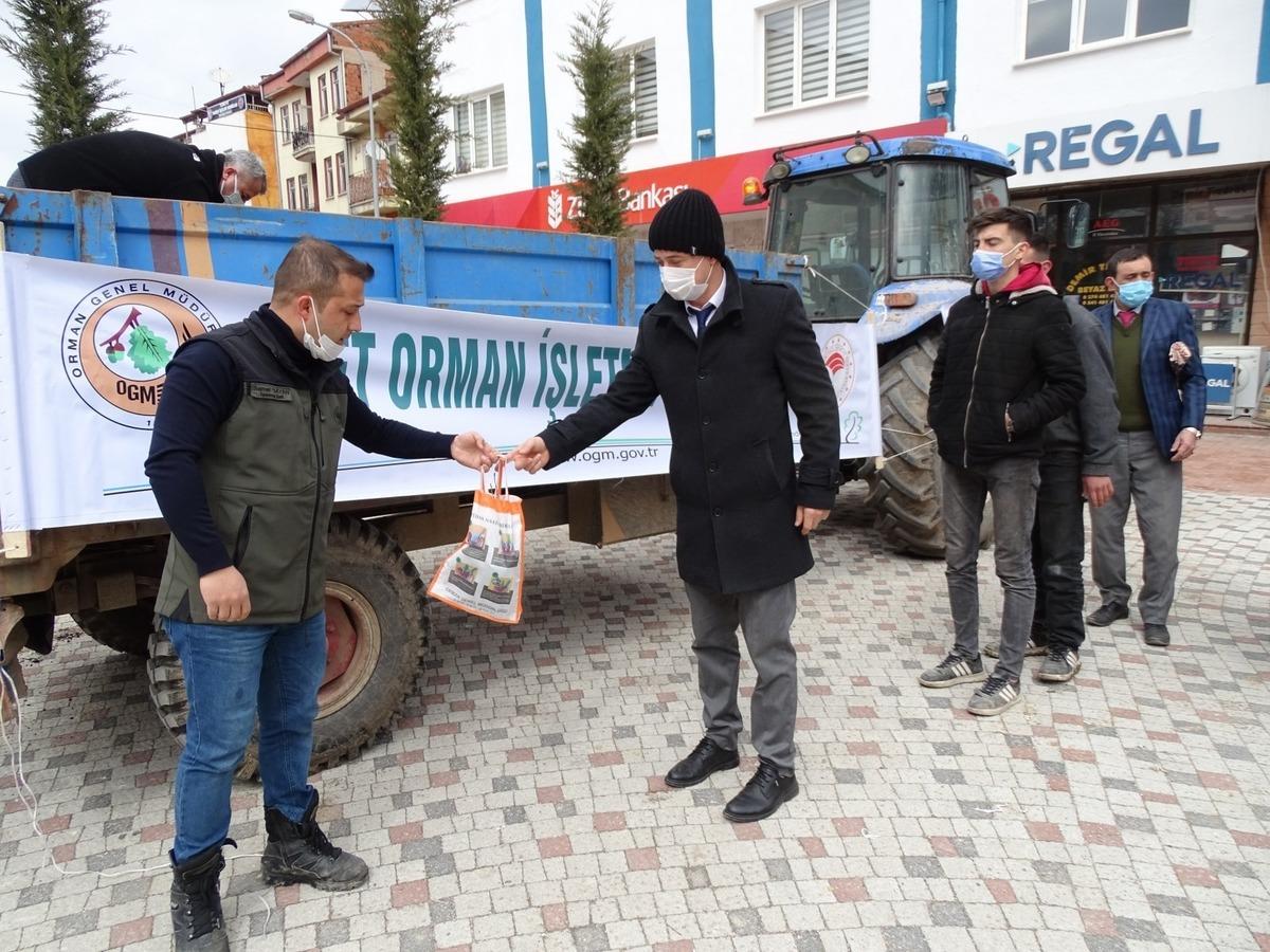 Vatandaşlara &uuml;cretsiz fidan