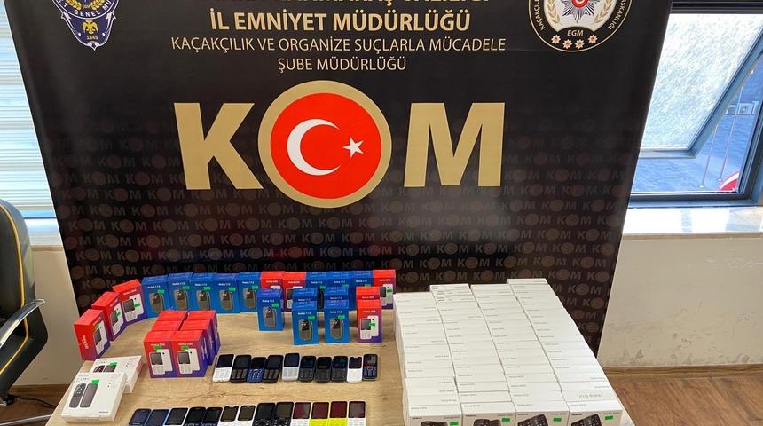 Kahramanmaraş&rsquo;ta ka&ccedil;ak cep telefonu operasyonu