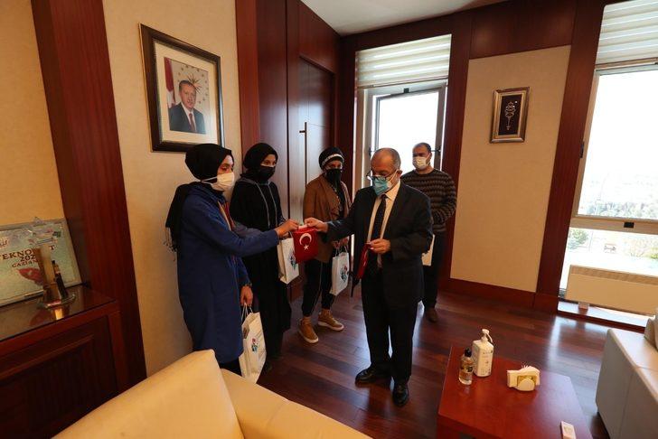 Rektör Dereli’den öğrencilere İstiklal Marşı teşekkürü G3