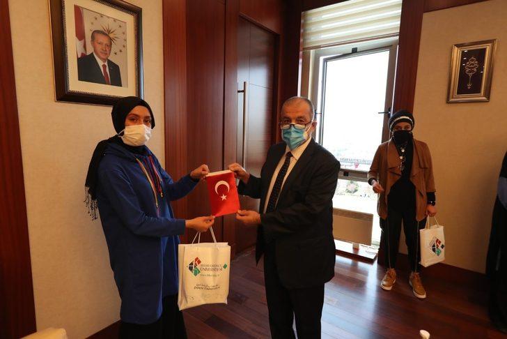 Rektör Dereli’den öğrencilere İstiklal Marşı teşekkürü G4