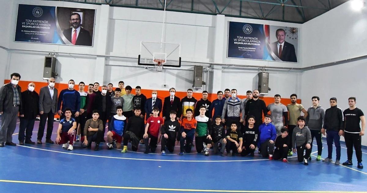Altınovalı g&uuml;reş&ccedil;iler Milli Takıma hazırlanıyor