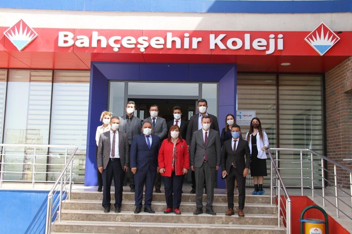 Şırnak İl Milli Eğitim M&uuml;d&uuml;r&uuml; Şener, Bah&ccedil;eşehir Kolejini ziyaret etti