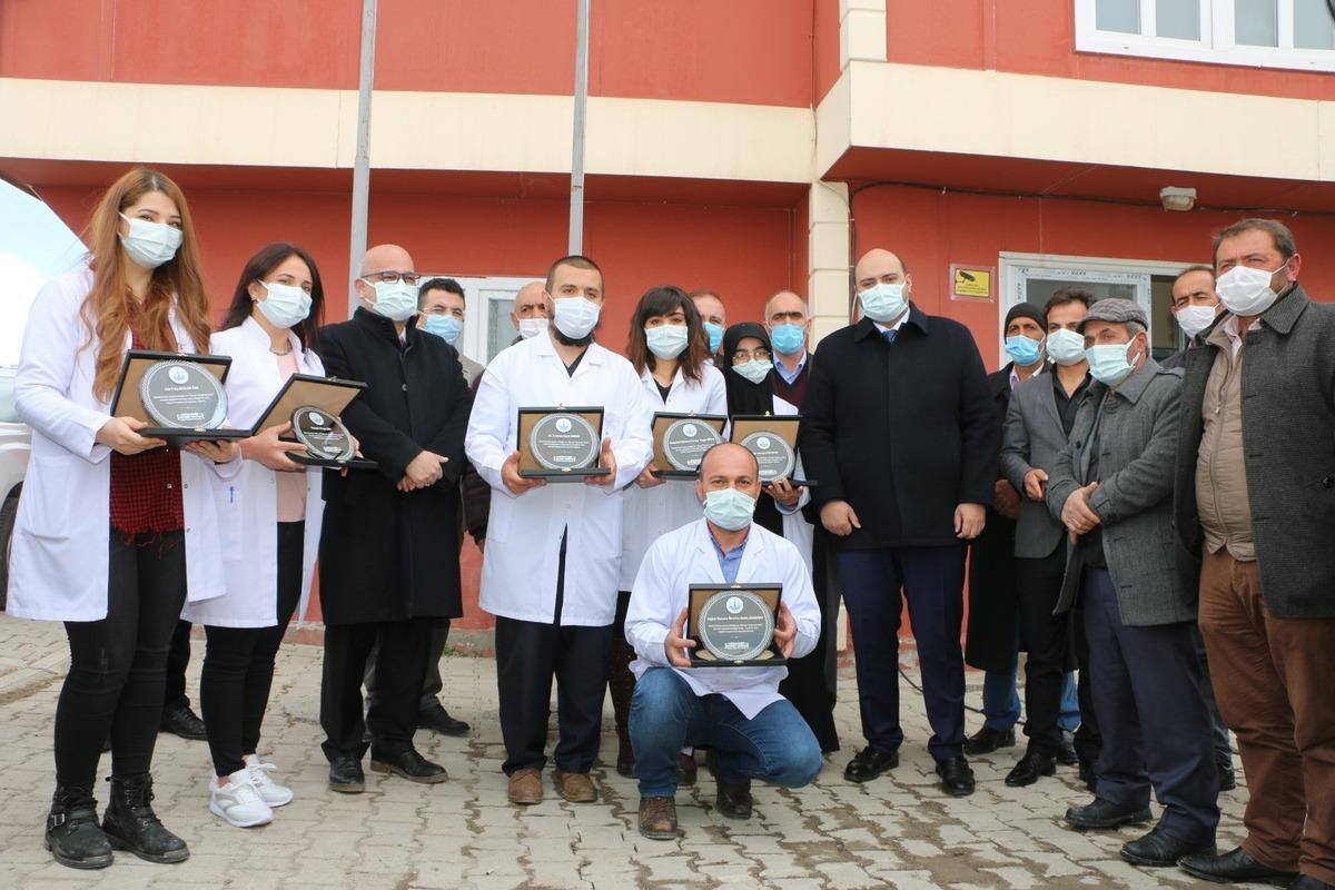 Başkan Orhan&rsquo;dan sağlık &ccedil;alışanlarına Kanser Haftası s&uuml;rprizi