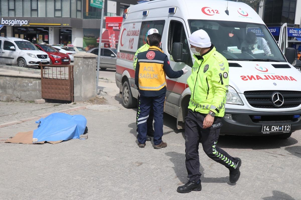 İş makinasının &ccedil;arpıp &uuml;zerinden ge&ccedil;tiği vatandaş feci şekilde hayatını kaybetti