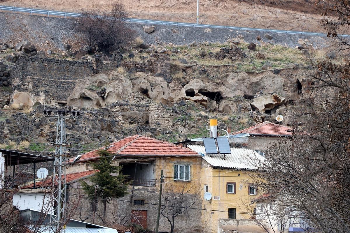 Kayseri'de 8 ev, heyelan riskine karşı tedbir ama&ccedil;lı tahliye edildi