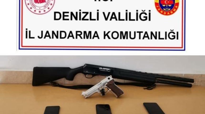 Zehir tacirlerine operasyon: 3 g&ouml;zaltı